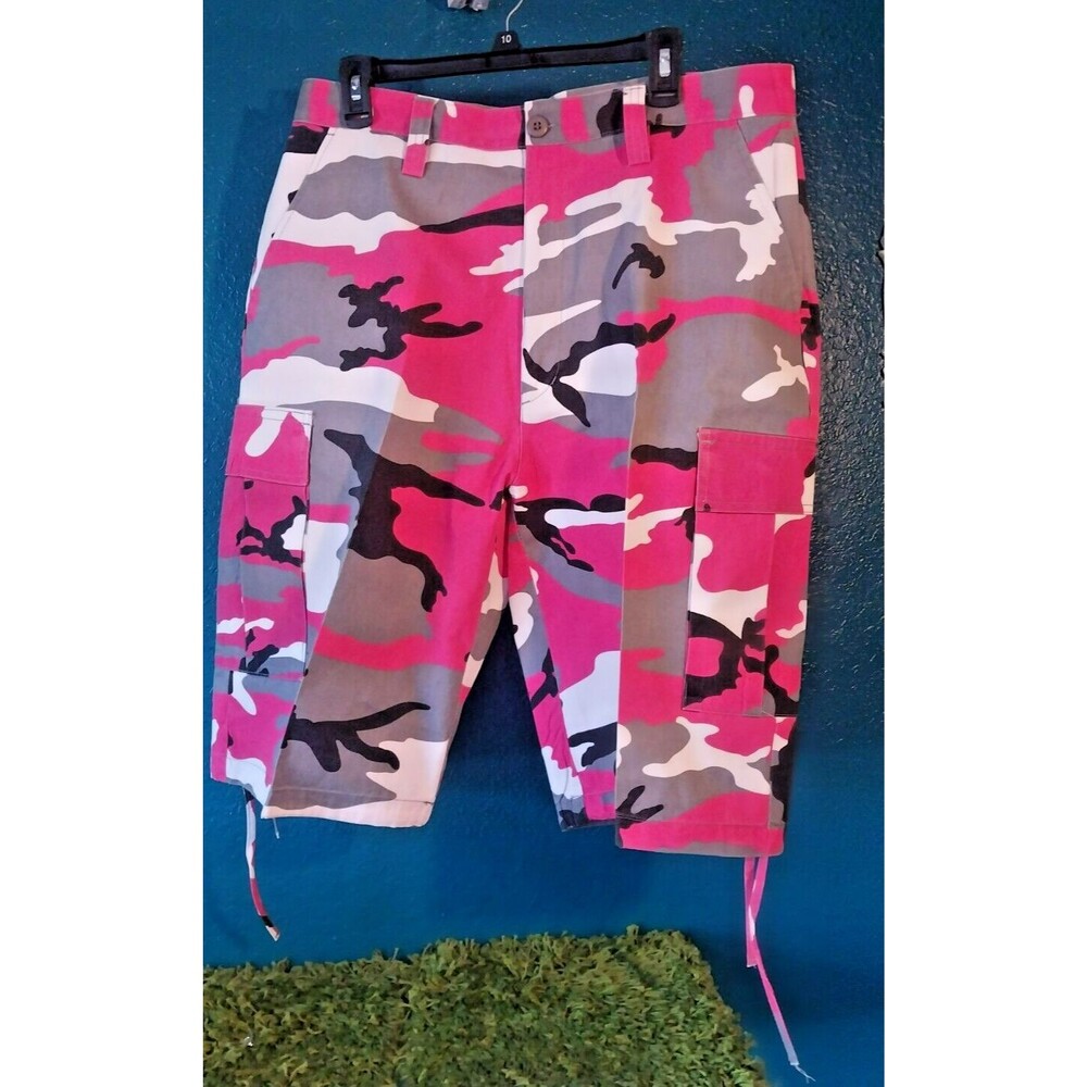 Vintage Pink and Black Camo Leg Shorts Mens Size 38 Regal Wear